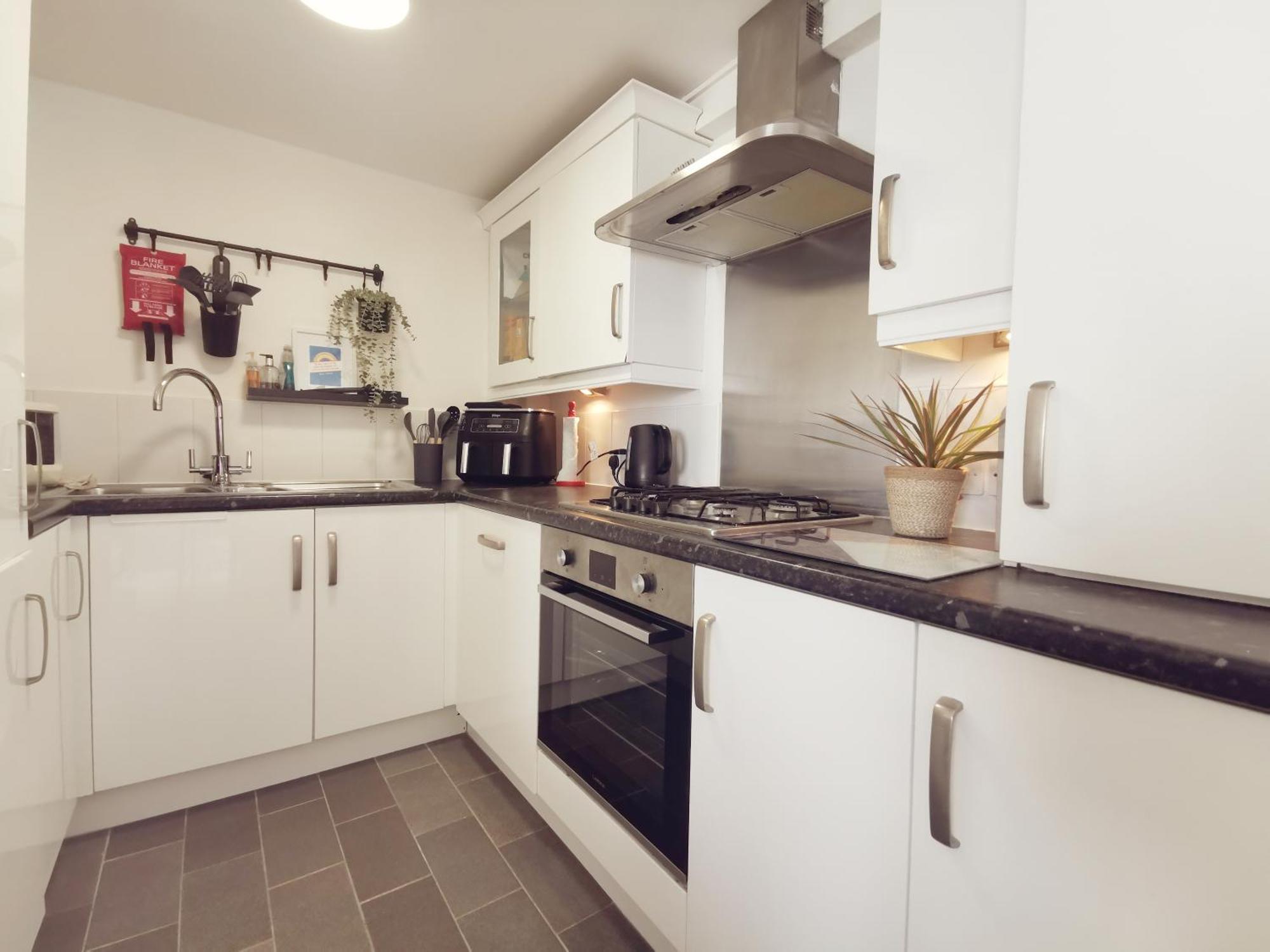 Marina Sea View Apt - Second Floor With Lift, Modern Holyhead Exterior photo
