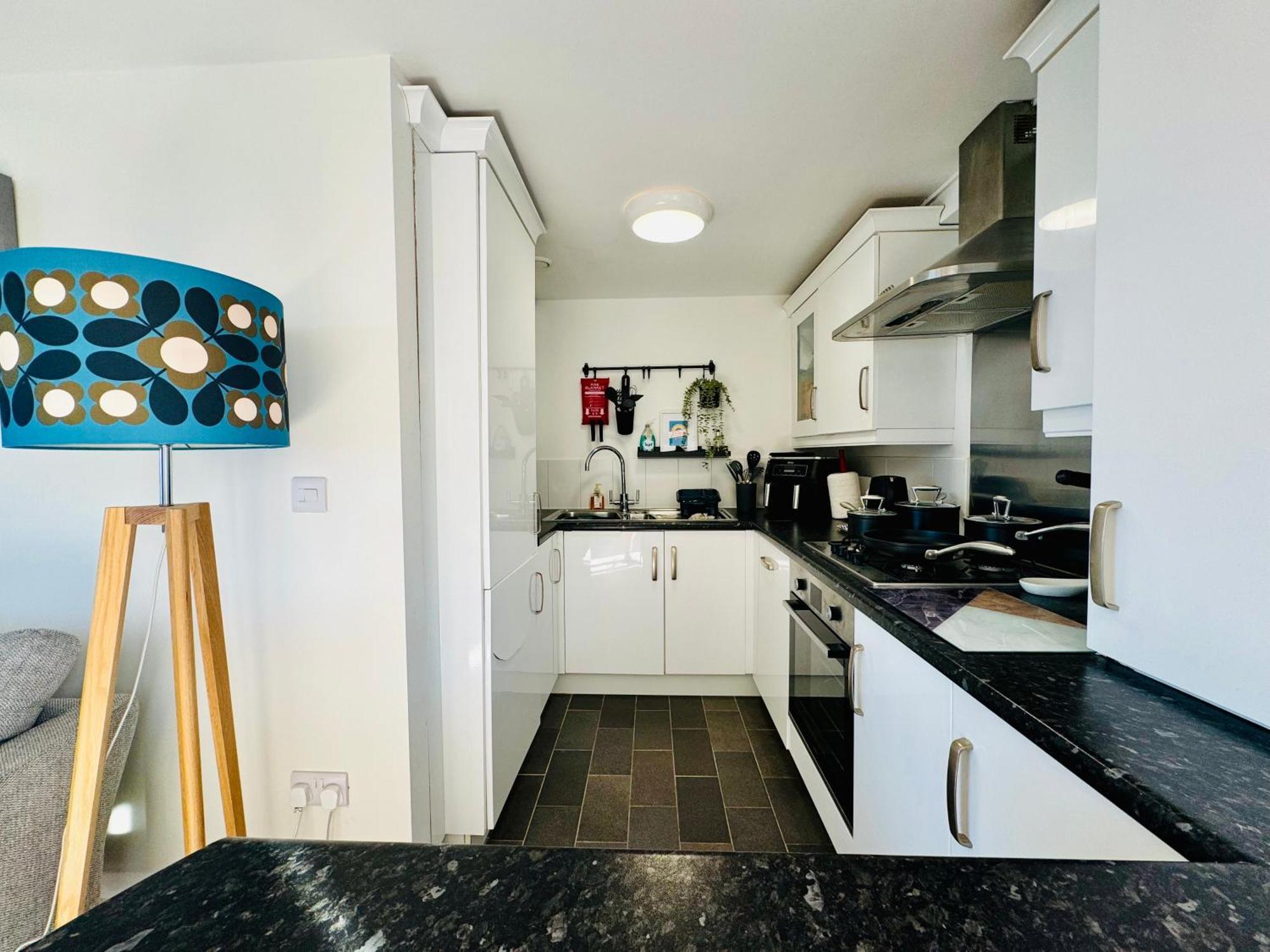Marina Sea View Apt - Second Floor With Lift, Modern Holyhead Exterior photo